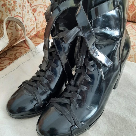 RACHEL COMEY BLACK PATENT LEATHER LACE-UP BOOTS - Picture 7 of 9